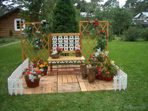 Оформление двора в частном доме