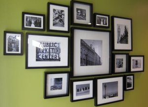 Фото в рамке могут стать настоящими украшениями для любой комнаты.