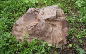 Камень на люк Люкс