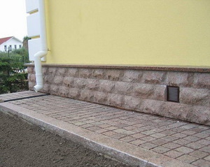 Для чего выкладывается отмостка вокруг дома